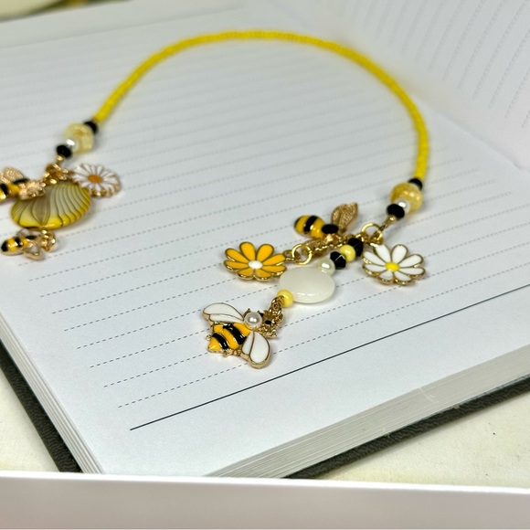 NWOT - Yellow Beaded Bee Bookmark - Picture 6 of 13